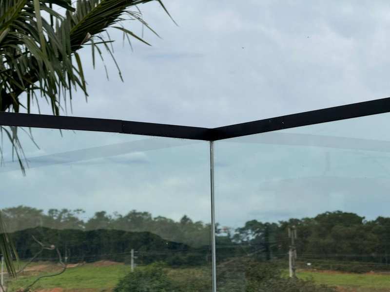 Canto guarda corpo frameless superior