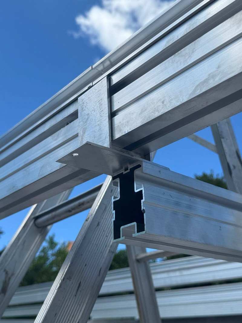 Detalhe perfil trilho painel solar alumínio