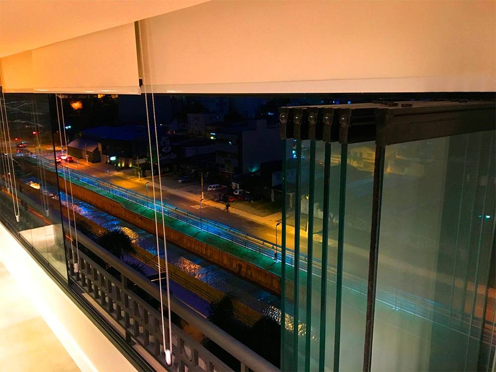 Kit Sacada vidro aberto vista cidade noite